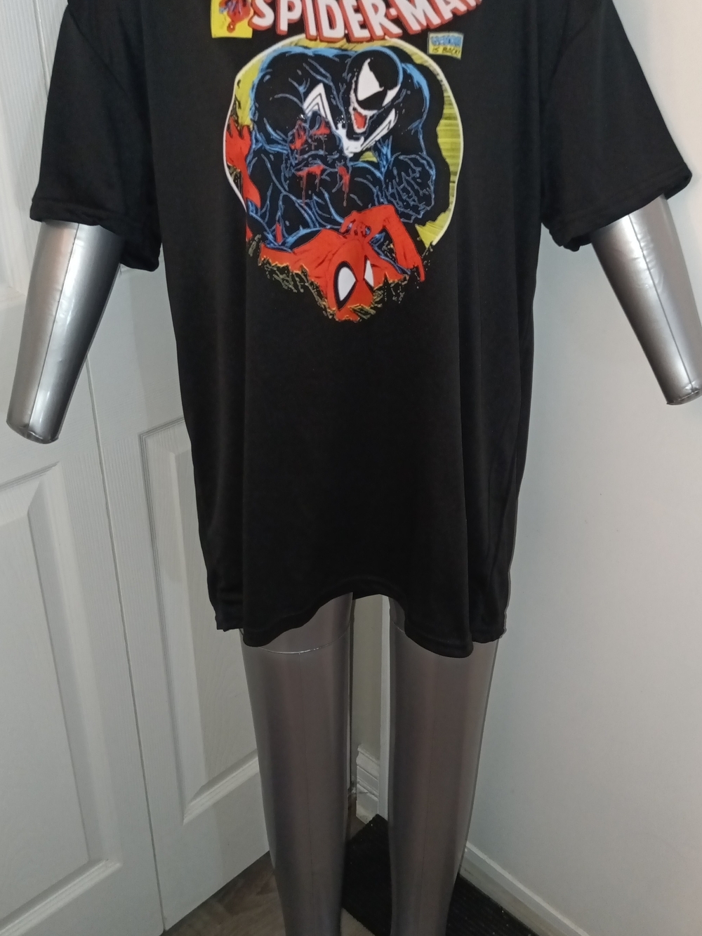 The Amazing Spider-Man Venom vs Spider-Man Graphic Tee - Black NWOT - Picture 2 of 2